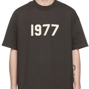 FEAR OF GOD ESSENTIALS 1977 Off-Black T-Shirt (oversized)